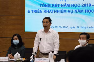 Phó Chủ tịch UBND TP.HCM Dương Anh Đức phát biểu tại Hội nghị tổng kết năm học 2019-2020 của ngành GD-ĐT TP.HCM. Ảnh Tuấn Anh