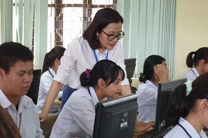 Một lớp đào tạo 9+ nghề Tin học văn phòng.