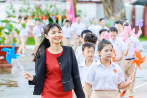 Dạy 2 buổi/ngày là áp lực không nhỏ với các trường tại đô thị có nhiều khu công nghiệp.