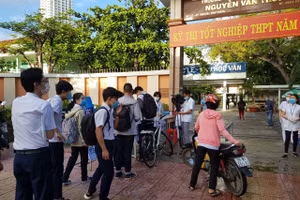 Thí sinh dự thi tốt nghiệp THPT đợt 1 tại Khánh Hòa.