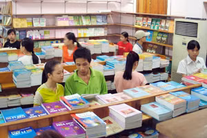 Bộ GDĐT đề nghị các địa phương chủ động thực hiện hỗ trợ sách giáo khoa SGK cho các đối tượng học sinh, sinh viên.