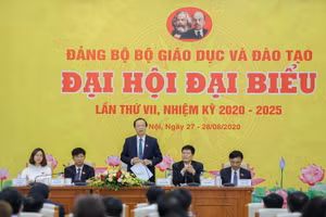 Thứ trưởng Bộ GD&ĐT Phạm Ngọc Thưởng - Bí thư Đảng ủy Bộ quán triệt một số nội dung, công việc của Đại hội tới các đại biểu.