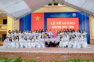 Lớp 12D trường THPT Đa Phúc.