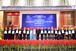 25 thành viên Hội đồng trường UEH nhiệm kỳ 2020-2025 ra mắt