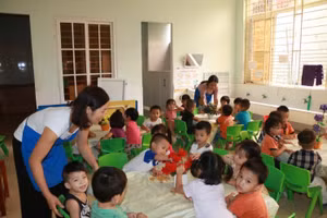 Giờ học của cô trò Trường Mầm non thị trấn Diễn Châu, Nghệ An.