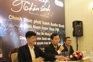 Sách nói đang trở thành xu hướng mới thay thế đọc sách truyền thống. Ảnh: First News – Trí Việt