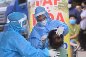 Cuộc sống chưa thể trở lại bình thường nếu không có vắc-xin Covid-19. Ảnh: Bộ Y tế cung cấp.