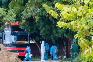 Các công dân Việt Nam trở về từ Malaysia được cách ly tại Trung tâm Huấn luyện - Bồi dưỡng Quốc phòng, An ninh thuộc Trung đoàn 986 