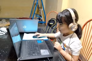 Học sinh Đà Nẵng học tại nhà trong thời gian giãn cách xã hội.