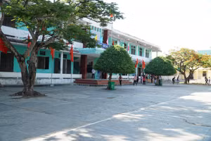 Trường THCS Sơn Hải là điểm nóng học sinh bỏ học nhiều năm của huyện Quỳnh Lưu, Nghệ An.