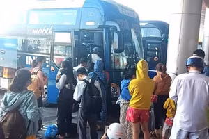 Đà Nẵng thực hiện giãn cách xã hội, các tuyến xe vận chuyển hành khách đã dừng hoạt động.