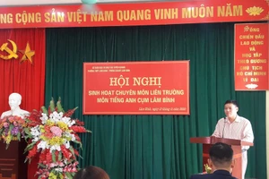 Đồng chí Trần Minh Cương, Hiệu trưởng Trường THPT Lâm Bình phát biểu tại hội nghị.