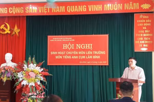 Đồng chí Trần Minh Cương, Hiệu trưởng Trường THPT Lâm Bình phát biểu tại hội nghị.