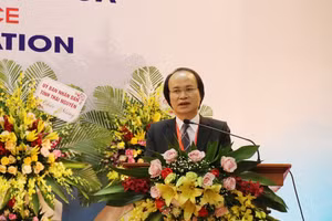 PGS.TS Nguyễn Tiến Dũng, Hiệu trưởng trường ĐH Y – Dược (ĐH Thái Nguyên) phát biểu tại buổi Hội thảo