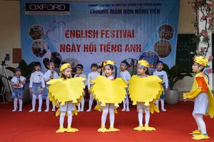 Hoạt động ngoại khóa “Ngày hội tiếng Anh” của trẻ 3 - 6 tuổi, Trường mầm non Nông Tiến, TP Tuyên Quang.