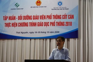 TS Trần Đình Châu, Phó Trưởng ban chỉ đạo đổi mới Chương trình và Sách giáo khoa, Bộ GD&ĐT phát biểu tại buổi khai mạc