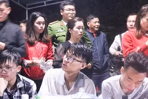 Các em học sinh may mắn được lực lượng chức năng giải cứu an toàn (Nguồn ảnh: conganbackan.vn)
