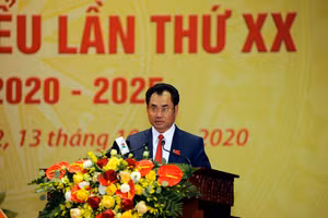 Ông Trịnh Việt Hùng, Phó Bí thư Tỉnh ủy khóa XX, nhiệm kỳ 2020 - 2025, Phó Chủ tịch Thường trực UBND tỉnh Thái Nguyên trình bày dự thảo Chương trình hành động thực hiện Nghị quyết Đại hội