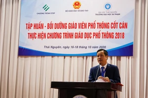 PGS.TS Mai Xuân Trường phát biểu khai mạc mạc khóa tập huấn bồi dưỡng giáo viên phổ thông cốt cán năm 2020 tại trường ĐH Sư phạm (ĐH Thái Nguyên) 