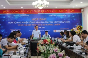 GS.TS Phạm Hồng Quang, Giám đốc ĐH Thái Nguyên, Trưởng Ban tổ chức chương trình phát biểu tại họp báo.