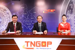 Khách mời tham gia chương trình đối thoại trực tuyến.