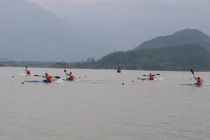 Các VĐV tranh tài tại Hồ Núi Cốc (Thái Nguyên) .