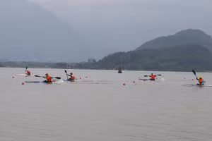 Các VĐV tranh tài tại Hồ Núi Cốc (Thái Nguyên) .