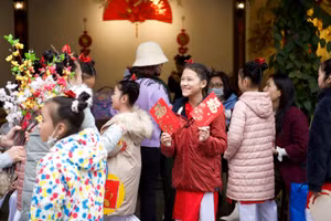 Tấp nập Phố sách Xuân Quý Mão 2023