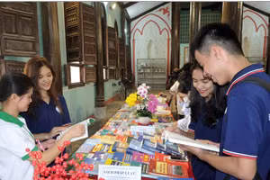 Người trẻ đọc sách nhiều hơn để sống tốt hơn