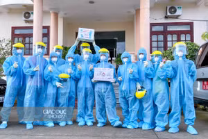 Sinh viên ĐH Y Dược Cần Thơ tình nguyện tham gia cùng thành phố phòng chống dịch Covid-19