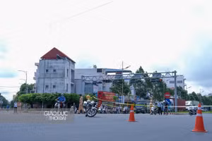 Cần Thơ lập chốt kiểm tra, tuyên truyền và xử lý việc áp dụng các biện pháp phòng, chống dịch bệnh Covid-19.