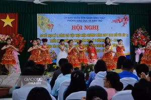 Tiết mục văn nghệ của các em học sinh Trường Tiểu học Trà Nóc 2.