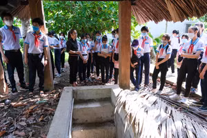 Học sinh Cần Thơ tham quan, khám phá nơi ghi lại dấu ấn lịch sử tại Khu di tích Vườn Mận.