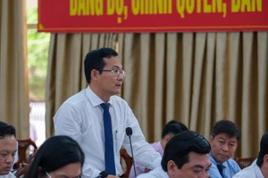 Giám đốc Sở VHTTDL Cần Thơ - Nguyễn Minh Tuấn, trả lời chất vấn của đại biểu tại Kỳ họp thứ 13 của HĐND TP Cần Thơ khoá X (nhiệm kỳ 2021-2026)