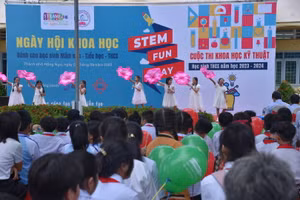 Quang cảnh ngày hội.