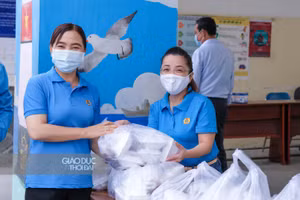 Những phần cơm của thầy cô giáo Trường TH Ngô Quyền, quận Ninh Kiều, TP Cần Thơ.