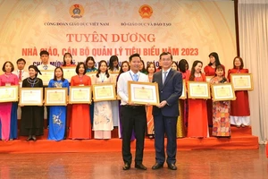 Thầy Võ Châu Thanh được vinh danh tại lễ tuyên dương Nhà giáo tiêu biểu năm 2023