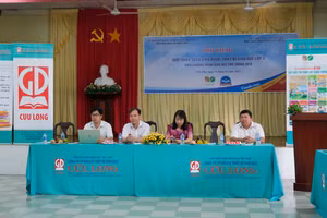 Cần Thơ giới thiệu 11 bộ SGK mới cho giáo viên.