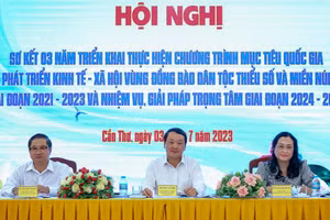Ông Hầu A Lềnh - Bộ trưởng, Chủ nhiệm Uỷ ban Dân tộc chủ trì Hội nghị Sơ kết 3 năm thực hiện Chương trình mục tiêu quốc gia.