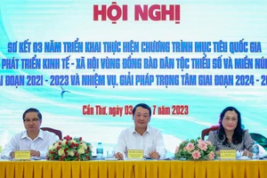 Ông Hầu A Lềnh - Bộ trưởng, Chủ nhiệm Uỷ ban Dân tộc chủ trì Hội nghị Sơ kết 3 năm thực hiện Chương trình mục tiêu quốc gia.