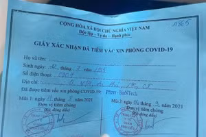 Hình chụp giấy xác nhận tiêm chủng mà H. đã đăng tải trên mạng xã hội.