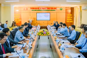 Quang cảnh buổi làm việc.