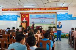 Ngành GD các địa phương tăng cường phối hợp tuyên truyền nhận thức an toàn giao thông cho phụ huynh và học sinh.