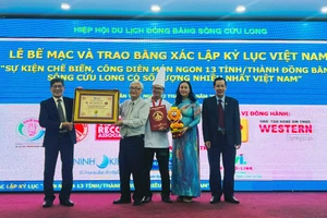 Tổ chức Kỷ lục Việt Nam xác lập kỷ lục “Sự kiện chế biến, công diễn món ngon 13 tỉnh, thành Đồng bằng sông Cửu Long có số lượng nhiều nhất Việt Nam”.