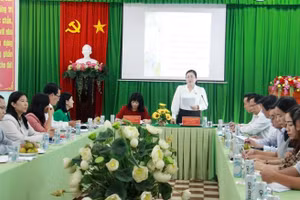 Đoàn đại biểu Quốc hội đơn vị tỉnh Vĩnh Long kiểm tra tại Sở GD&ĐT tỉnh.