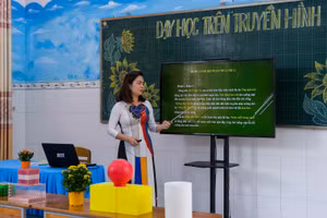 Ngành GD Cần Thơ xây dựng các video bài học để dạy học qua truyền hình.