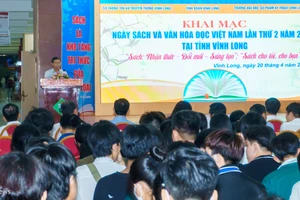 Quang cảnh lễ khai mạc Ngày Sách và Văn hóa đọc tại Vĩnh Long.