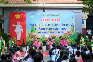 Tiết mục ca nhạc khai mạc hội thi.