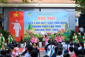 Tiết mục ca nhạc khai mạc hội thi.