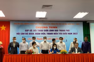 Thành đoàn Cần Thơ ký kết hợp tác với đại diện Hiệp Hội Thương mại điện tử Việt Nam – VECOM và Ban giám đốc Bưu điện thành phố Cần Thơ